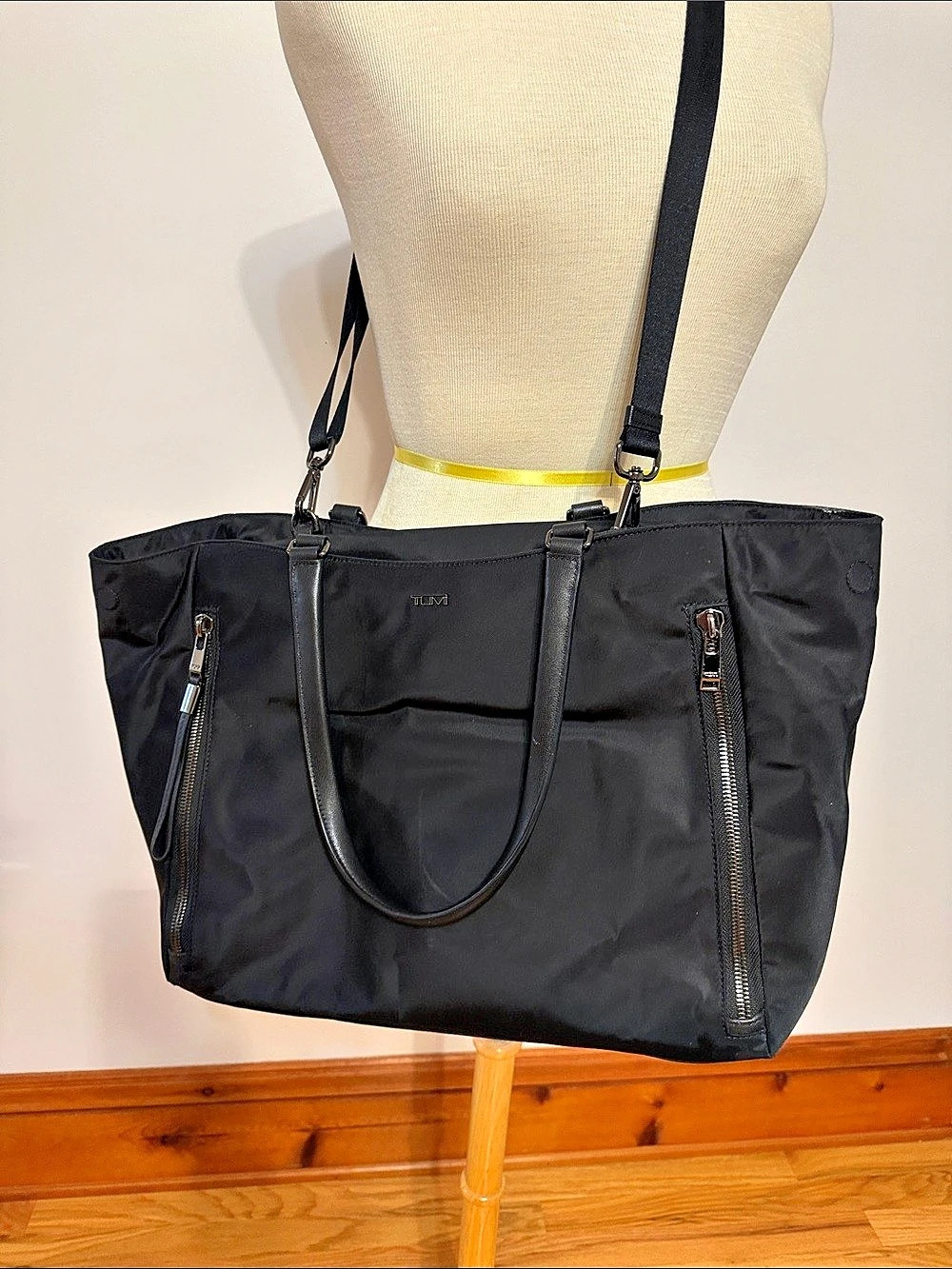 Tumi Voyageur Q Tote Black Nylon Bag